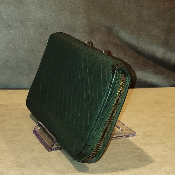 EUC Bottega Veneta Green Intrecciato Leather Zip Around Wallet - Picture 2 of 13